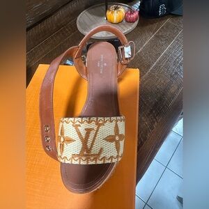 No brand strappy wedges!